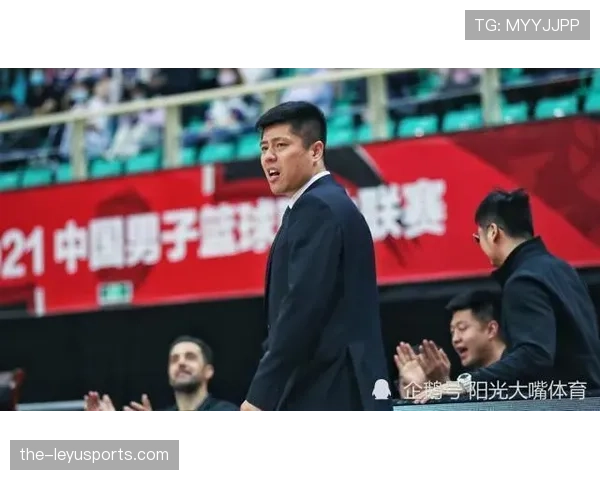 仲满退役后还在天天练剑?这自律也太狠了 仲满退役后还在天天练剑?这自律也太狠了